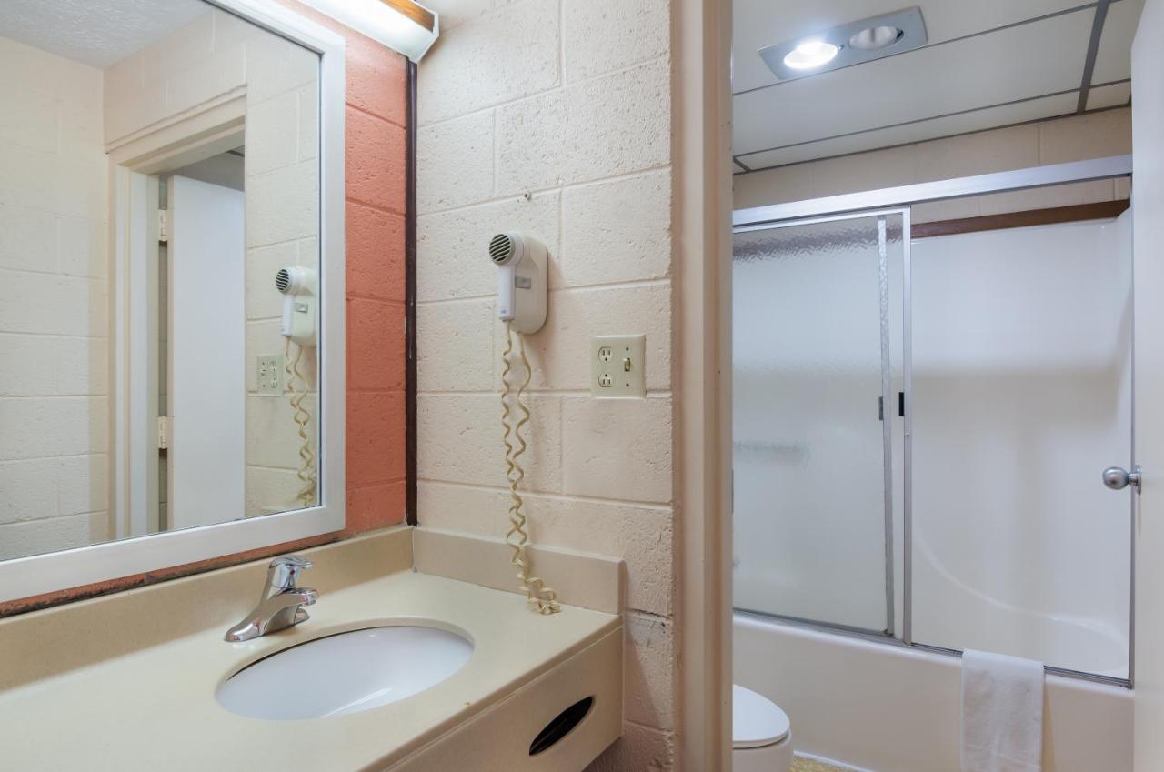 Americas Best Value Inn ウィズビル エクステリア 写真