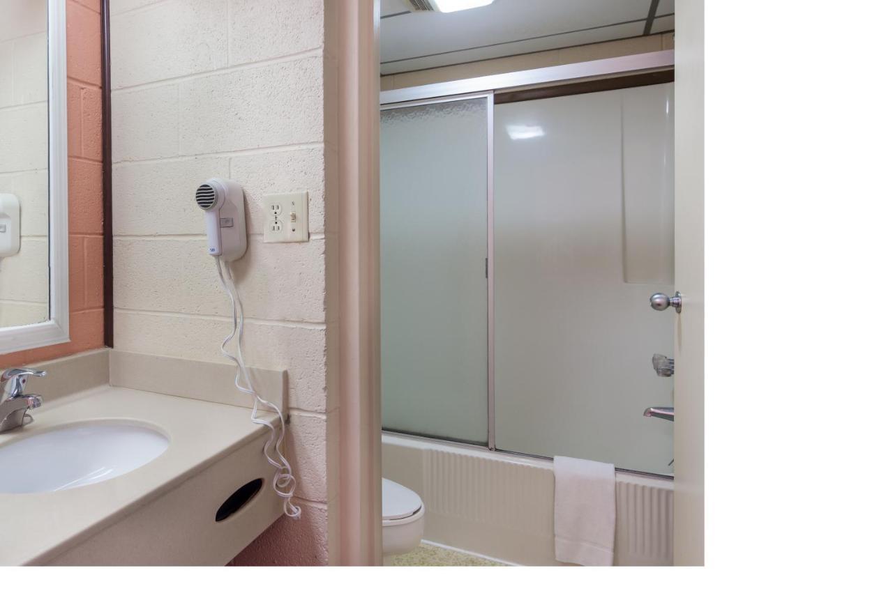 Americas Best Value Inn ウィズビル エクステリア 写真