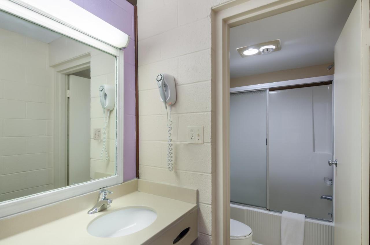 Americas Best Value Inn ウィズビル エクステリア 写真